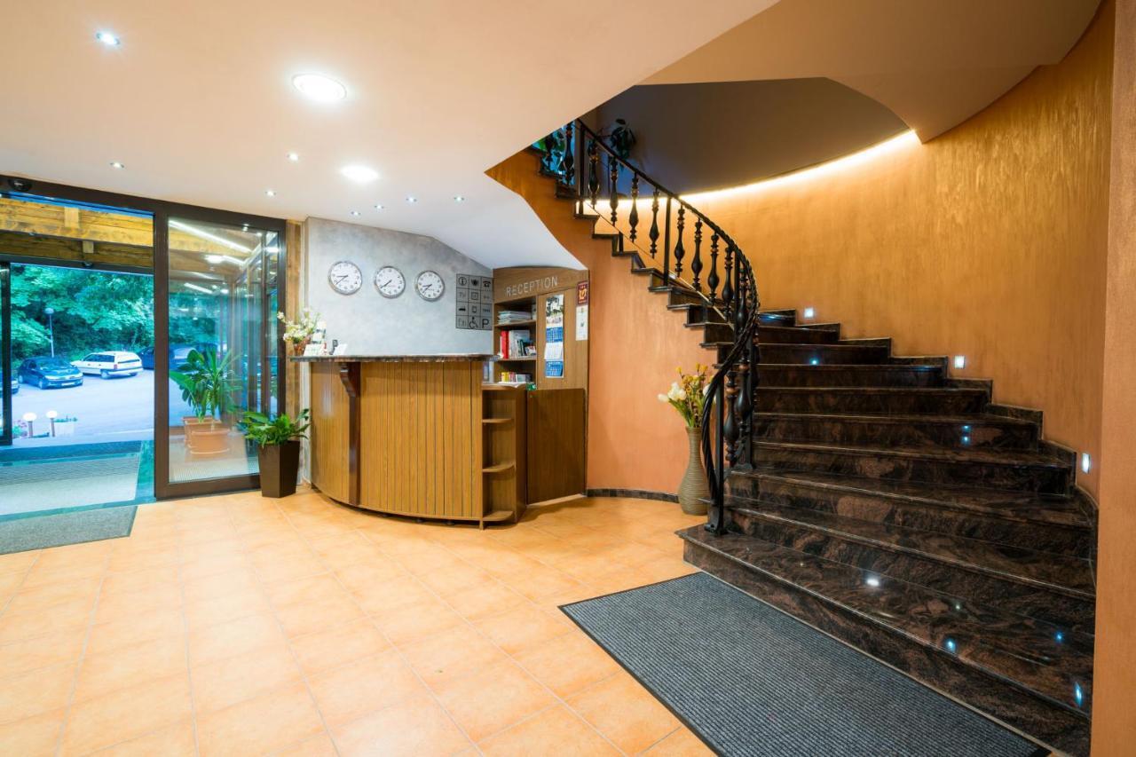 Family Park Hotel Kyoshkove شومن المظهر الخارجي الصورة