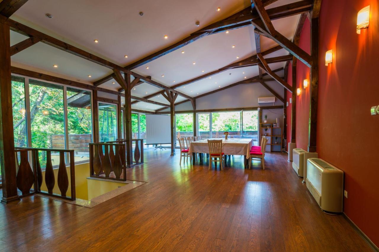 Family Park Hotel Kyoshkove شومن المظهر الخارجي الصورة